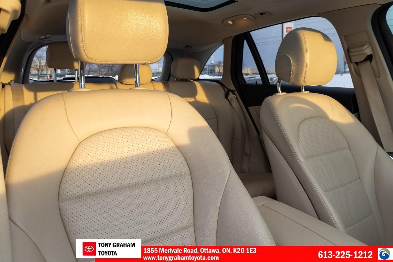 2021 Mercedes GLC 300 Photo