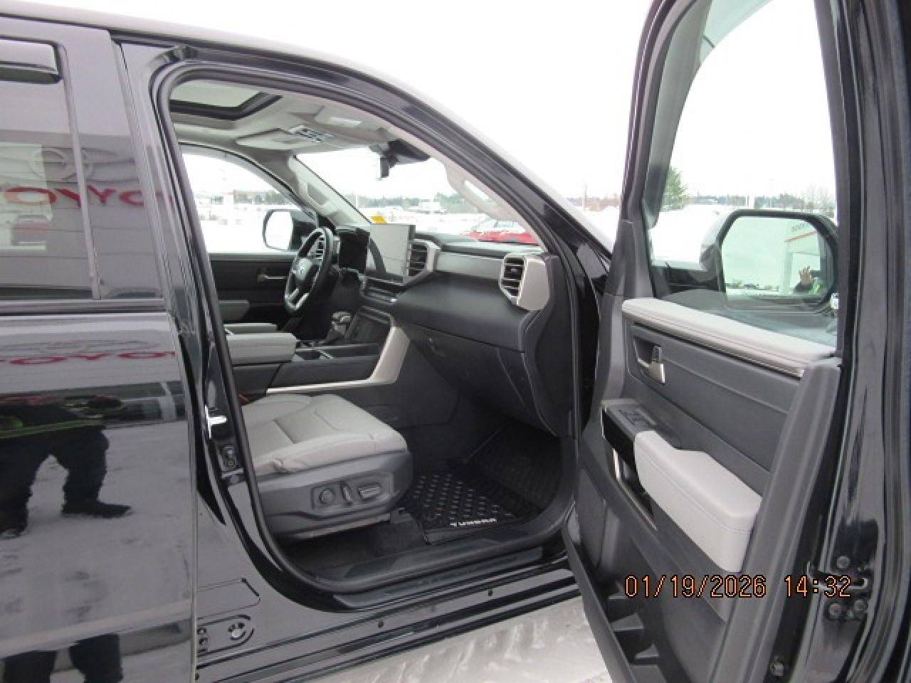 2024 Toyota Tundra Limited  Photo