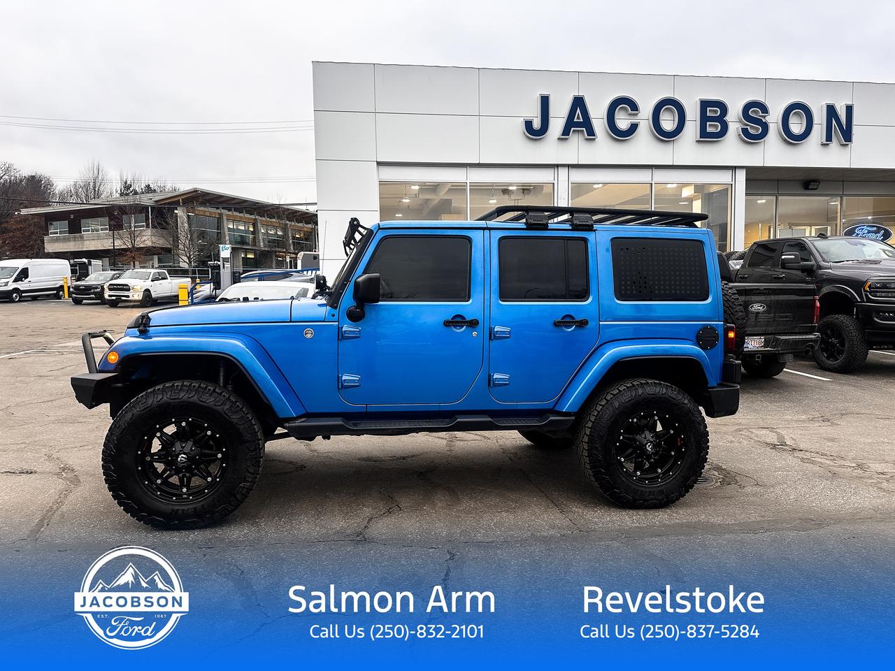 2016 Jeep Wrangler Unlimited Sahara Photo2