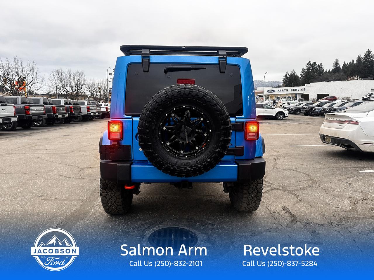 2016 Jeep Wrangler Unlimited Sahara Photo4