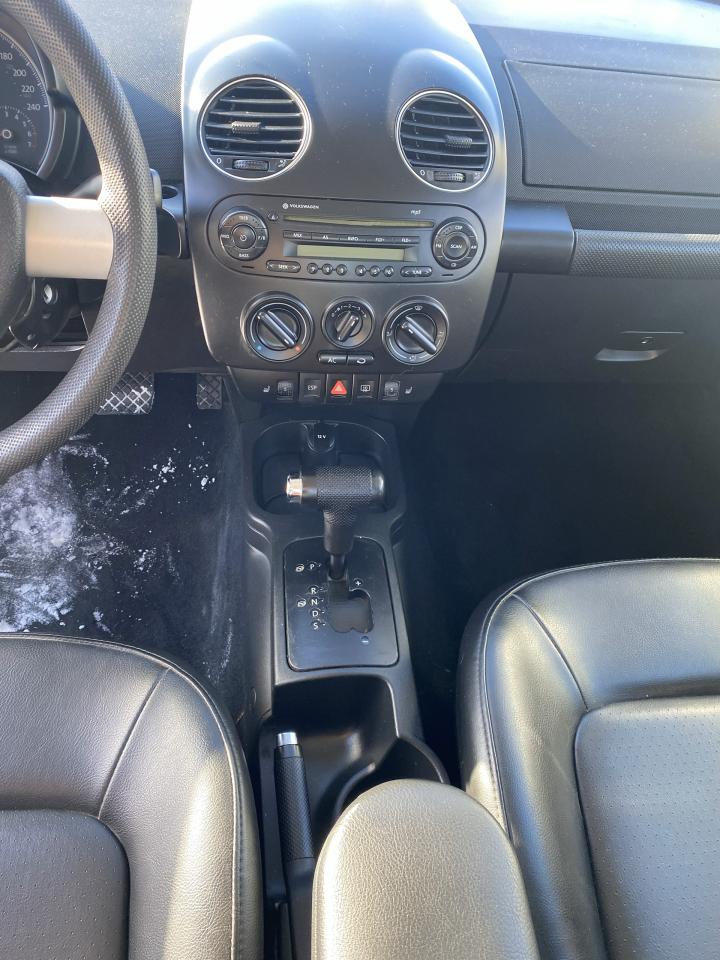 2008 Volkswagen New Beetle Low KM/Gas Saver/Leather/Sunroof/Htd Seats Photo