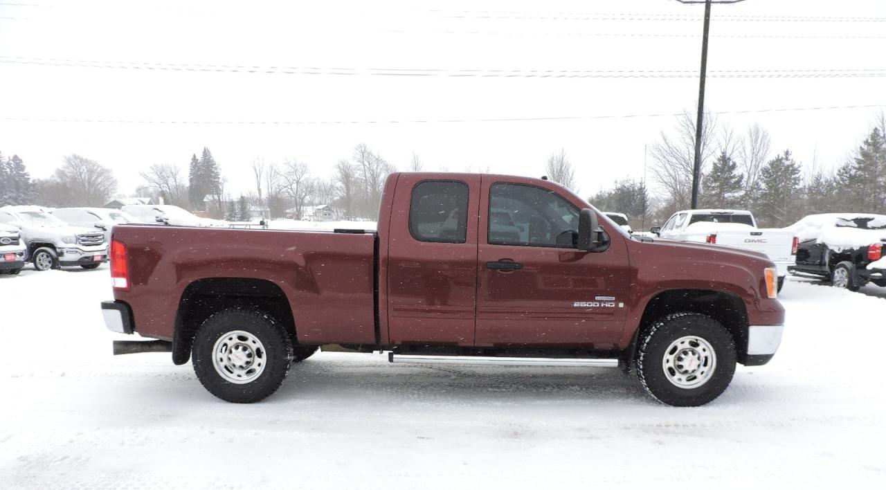2008 GMC Sierra 2500 SLE Diesel RWD Well Oiled New Tires Only 165000 KM Photo3