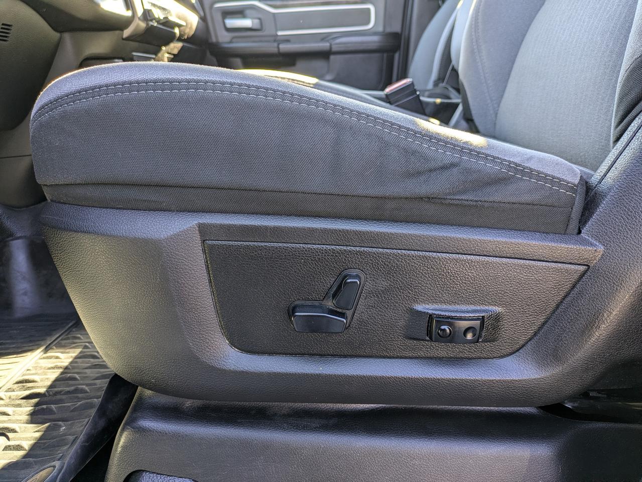 2019 RAM 3500 Big Horn 4x4 Crew Cab 8' Box Photo