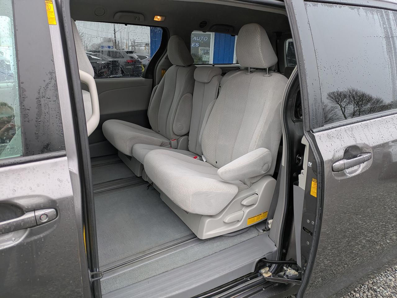 2014 Toyota Sienna 5DR LE 8-PASS FWD Photo