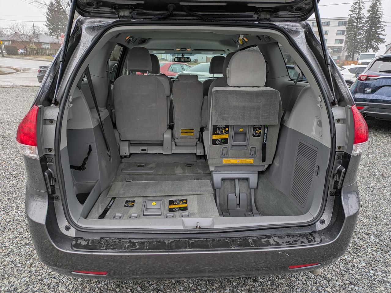 2014 Toyota Sienna 5DR LE 8-PASS FWD Photo