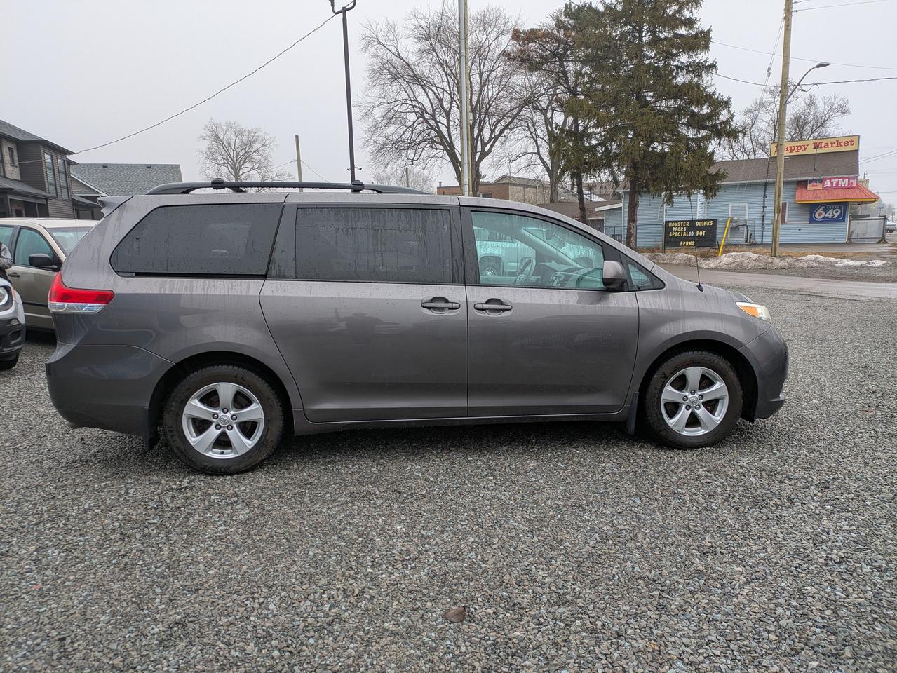 2014 Toyota Sienna 5DR LE 8-PASS FWD Photo