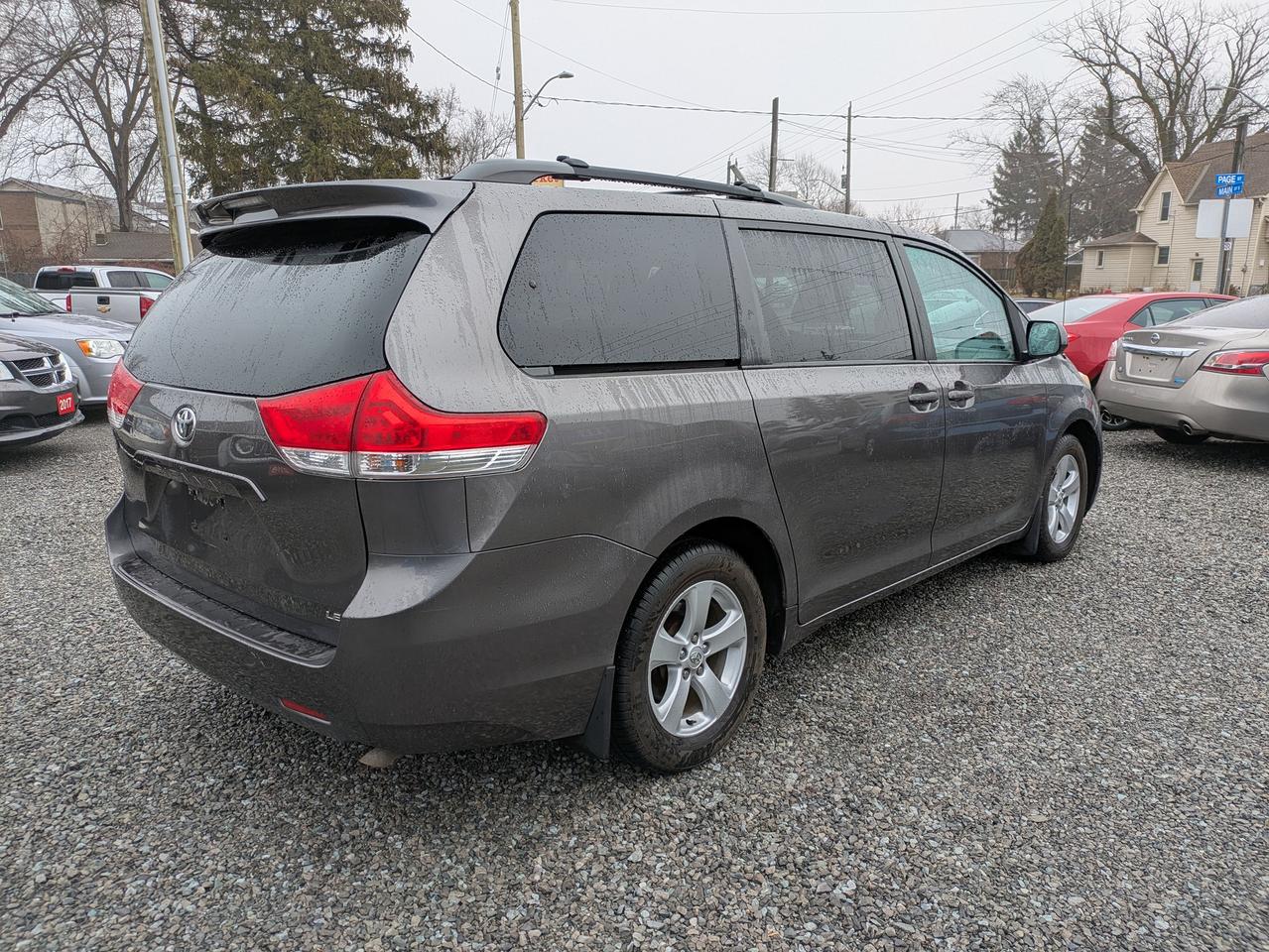 2014 Toyota Sienna 5DR LE 8-PASS FWD Photo4