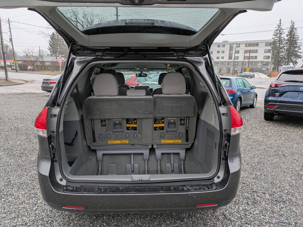 2014 Toyota Sienna 5DR LE 8-PASS FWD Photo