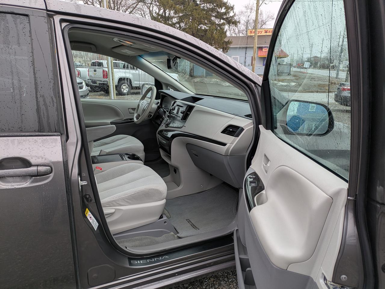 2014 Toyota Sienna 5DR LE 8-PASS FWD Photo