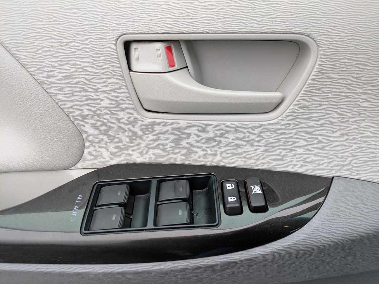 2014 Toyota Sienna 5DR LE 8-PASS FWD Photo
