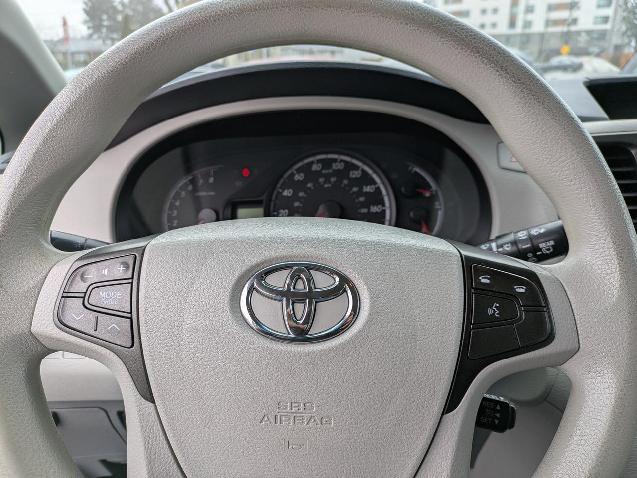 2014 Toyota Sienna 5DR LE 8-PASS FWD Photo