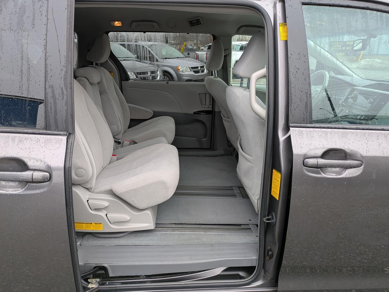 2014 Toyota Sienna 5DR LE 8-PASS FWD Photo