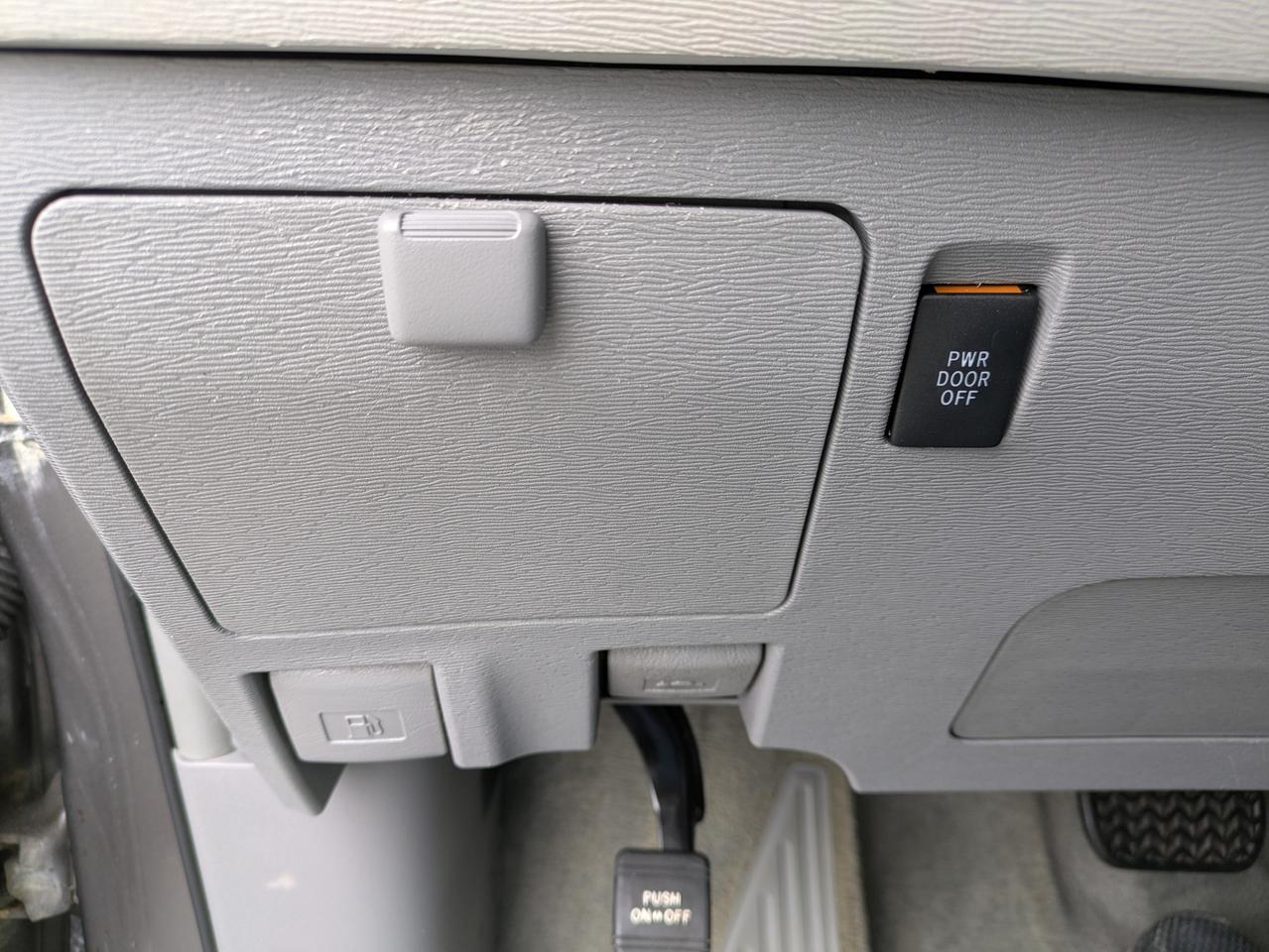 2014 Toyota Sienna 5DR LE 8-PASS FWD Photo