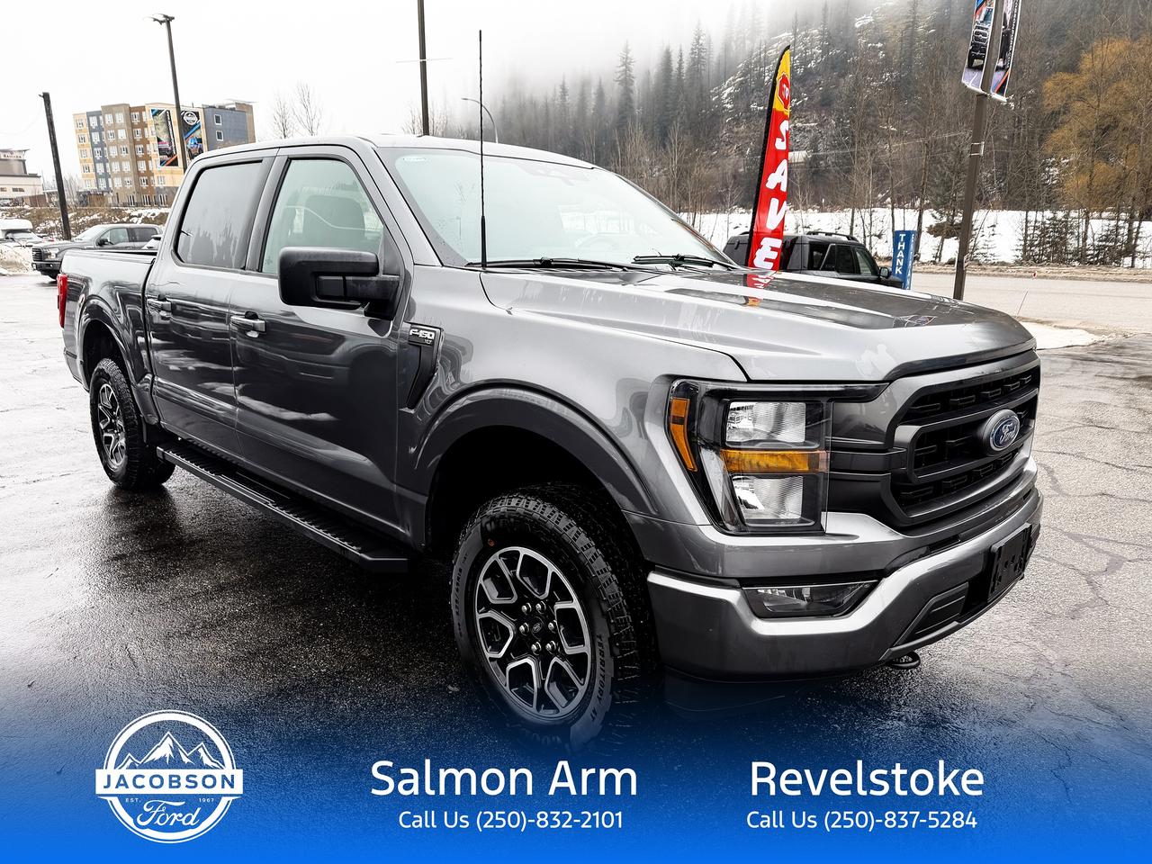 2023 Ford F-150 XLT Photo2