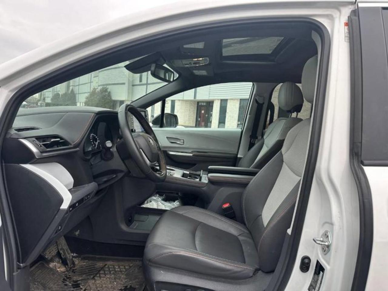 2023 Toyota Sienna XSE AWD | Leather | Sunroof | Heated Wheel + Seats | Power Sliding Doors + Hatch | CarPlay & More ! Photo2