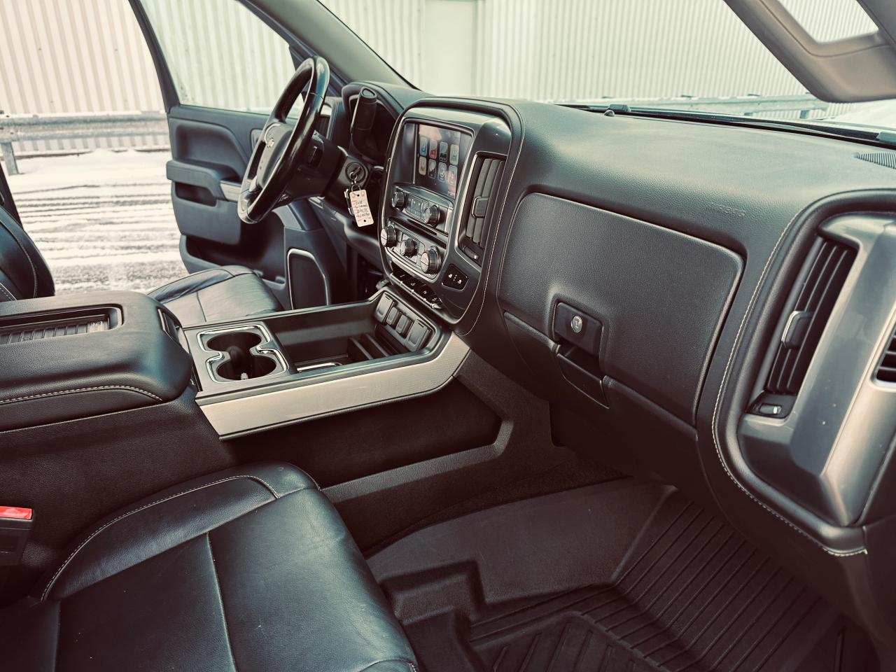 2018 Chevrolet Silverado 1500 4WD Crew Cab LTZ -Z 71 Triple Black Photo