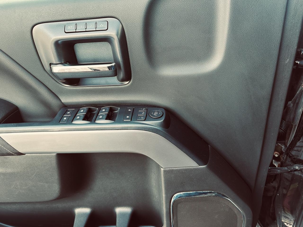 2018 Chevrolet Silverado 1500 4WD Crew Cab LTZ -Z 71 Triple Black Photo