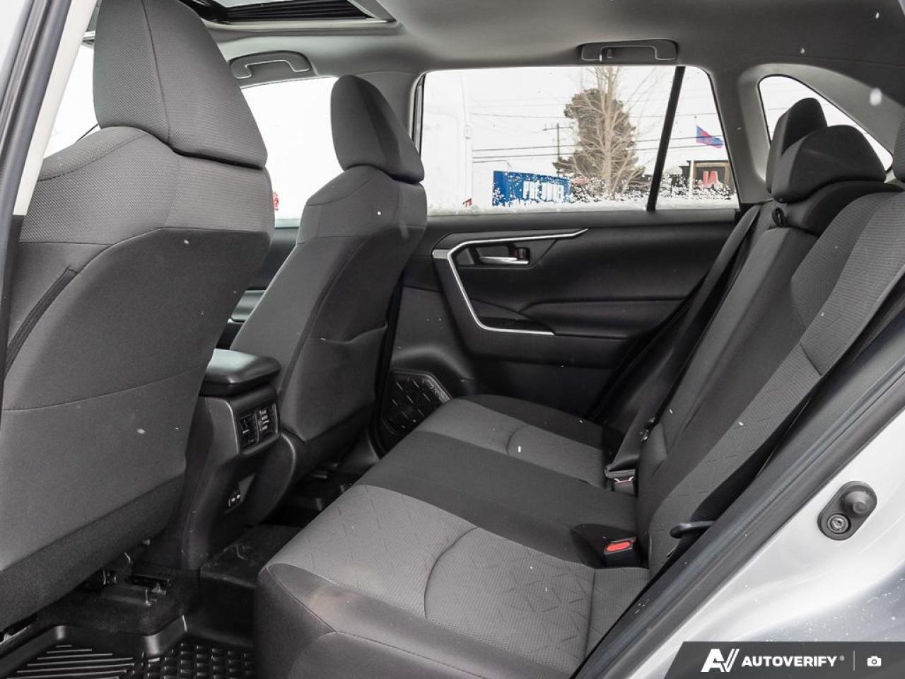 2022 Toyota RAV4 XLE FRONT DUAL A/C | KEYLESS ENTRUY | POWER MOONROOF | Photo