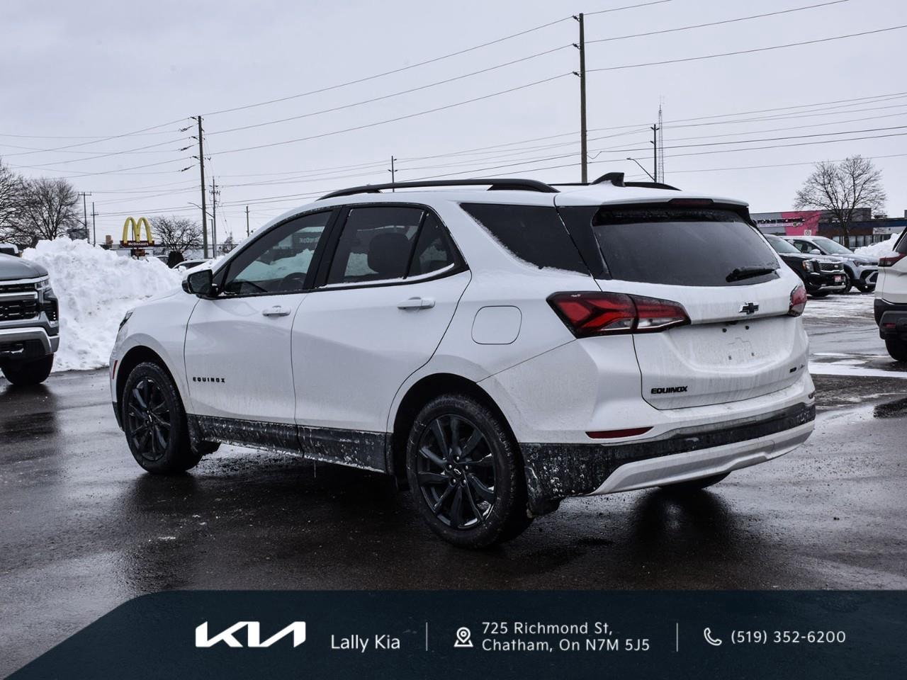 2023 Chevrolet Equinox RS New Arrival | Low KMs | Clean CarFax | Heated Seats Photo3