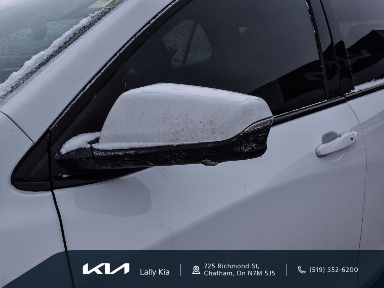 2023 Chevrolet Equinox RS New Arrival | Low KMs | Clean CarFax | Heated Seats Photo