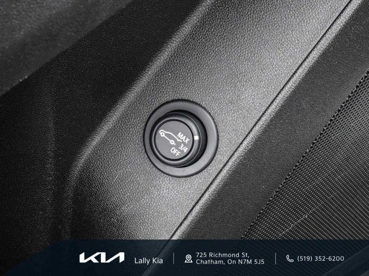 2023 Chevrolet Equinox RS New Arrival | Low KMs | Clean CarFax | Heated Seats Photo