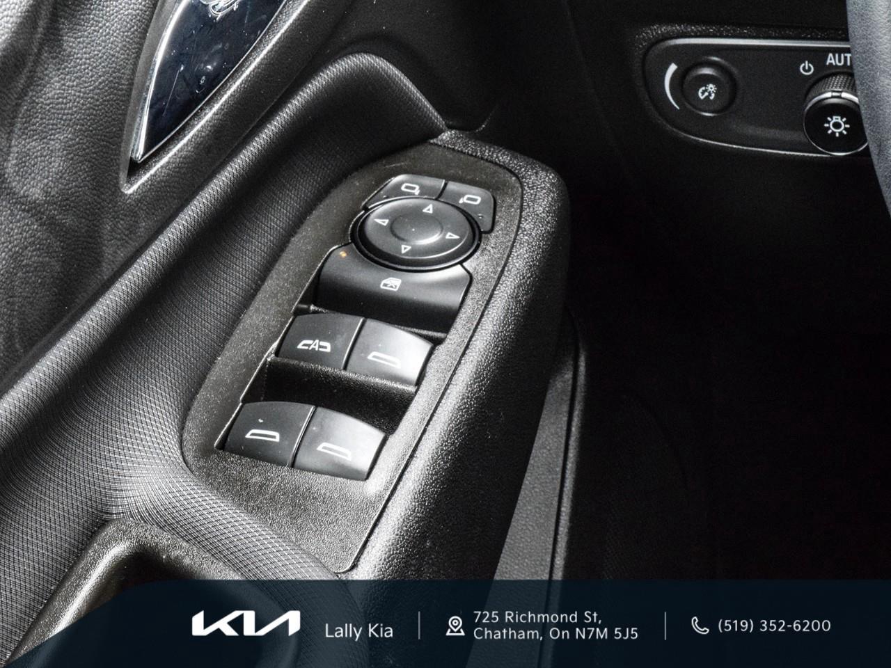 2023 Chevrolet Equinox RS New Arrival | Low KMs | Clean CarFax | Heated Seats Photo