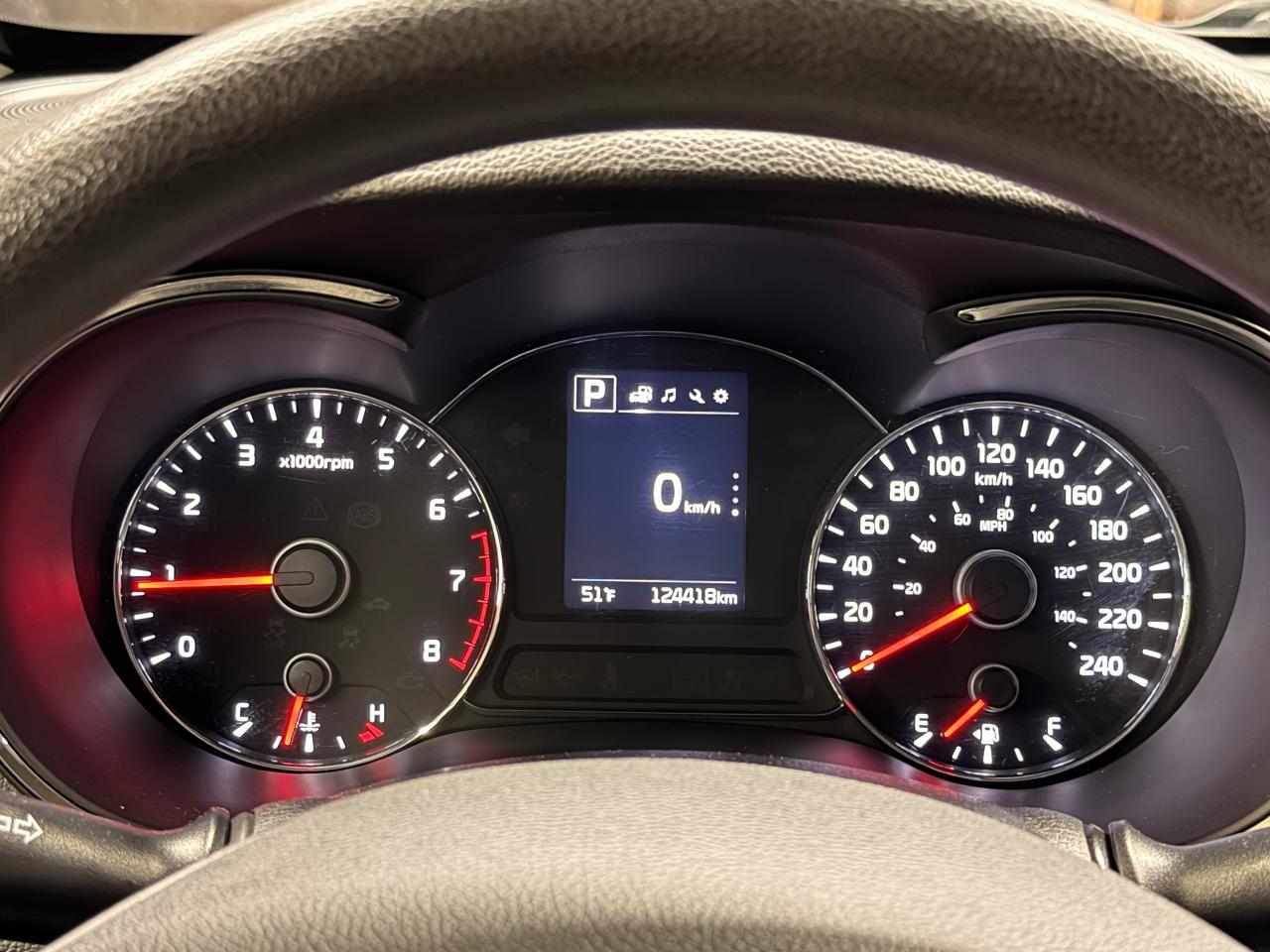 2017 Kia Forte LX+Camera+Heated Seats+ApplePlay+CLEAN CARFAX Photo13