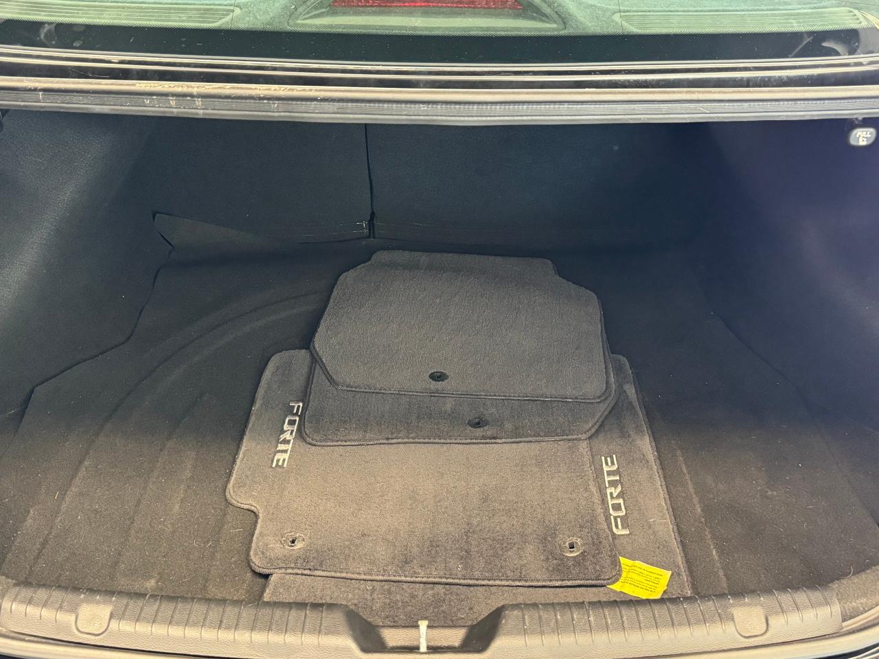 2017 Kia Forte LX+Camera+Heated Seats+ApplePlay+CLEAN CARFAX Photo26