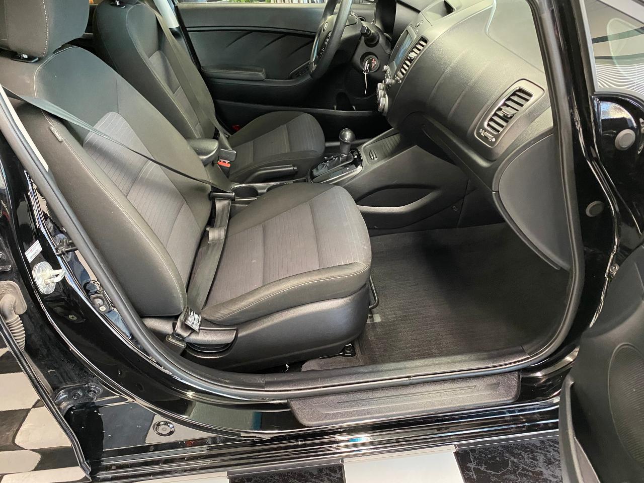 2017 Kia Forte LX+Camera+Heated Seats+ApplePlay+CLEAN CARFAX Photo22