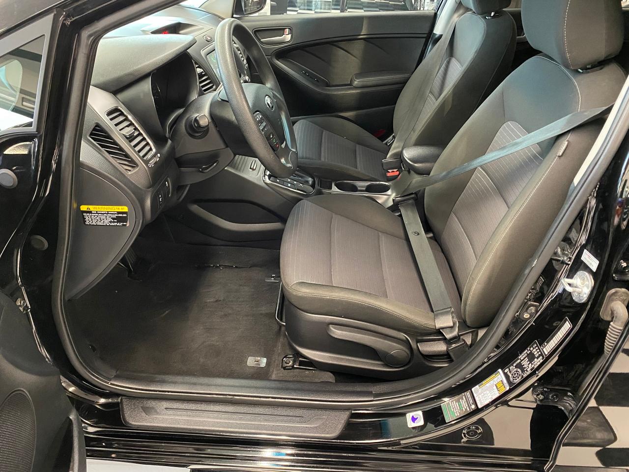 2017 Kia Forte LX+Camera+Heated Seats+ApplePlay+CLEAN CARFAX Photo19