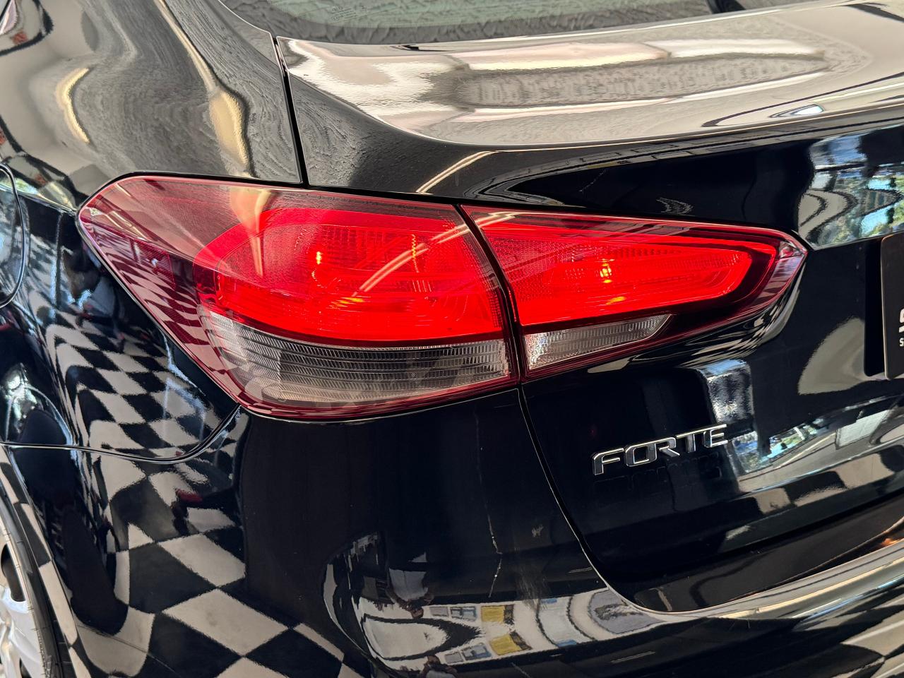 2017 Kia Forte LX+Camera+Heated Seats+ApplePlay+CLEAN CARFAX Photo