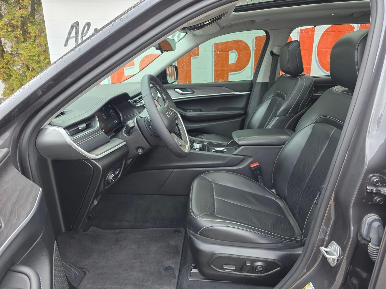 2024 Jeep Grand Cherokee L Limited 4dr 4x4 Photo