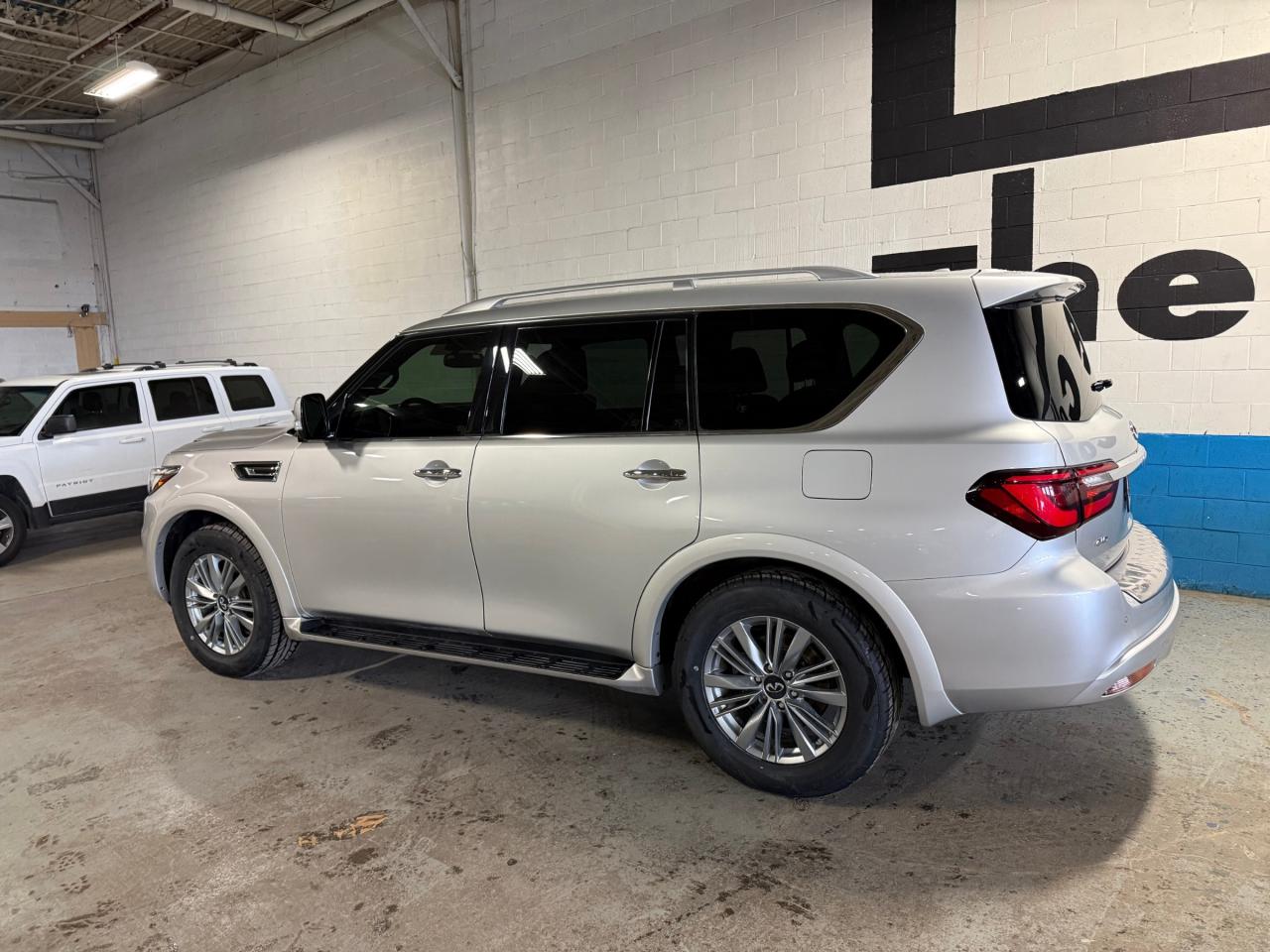 2021 Infiniti QX80 ProACTIVE 7 Passenger 4dr 4x4 Photo