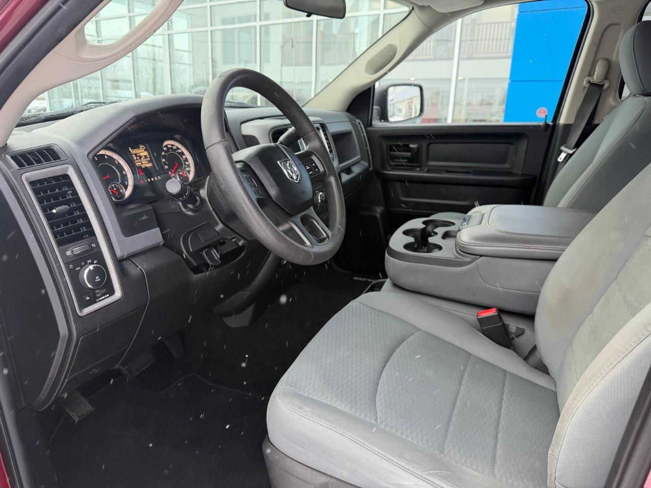 2019 RAM 1500 Classic EXPRESS 4X4 CREW CAB 5'7" BOX Photo