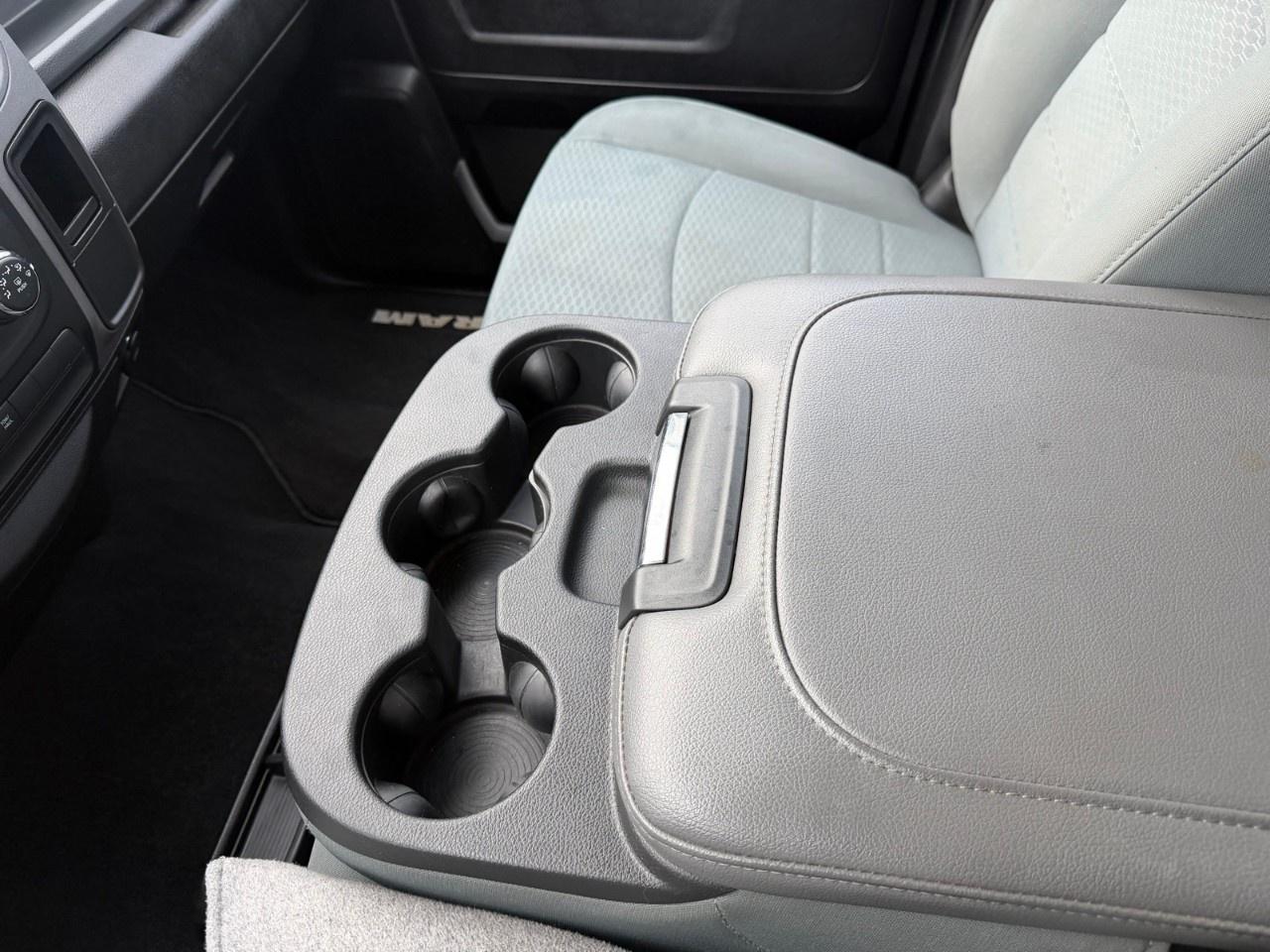 2019 RAM 1500 Classic EXPRESS 4X4 CREW CAB 5'7" BOX Photo