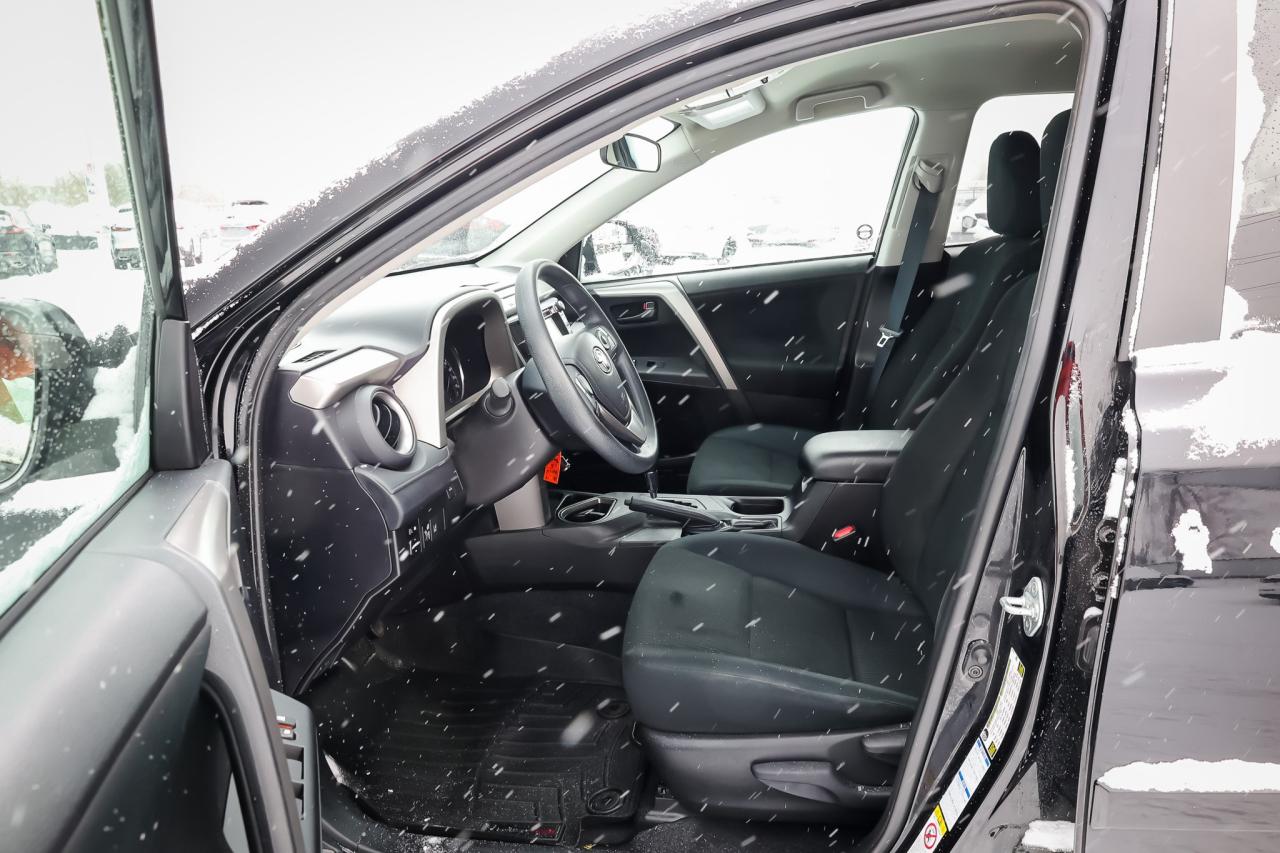 2017 Toyota RAV4 LE 4dr All-wheel Drive Photo