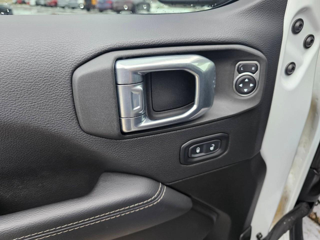 2022 Jeep WRANGLER UNLIMITED Sahara 4dr 4x4 Photo