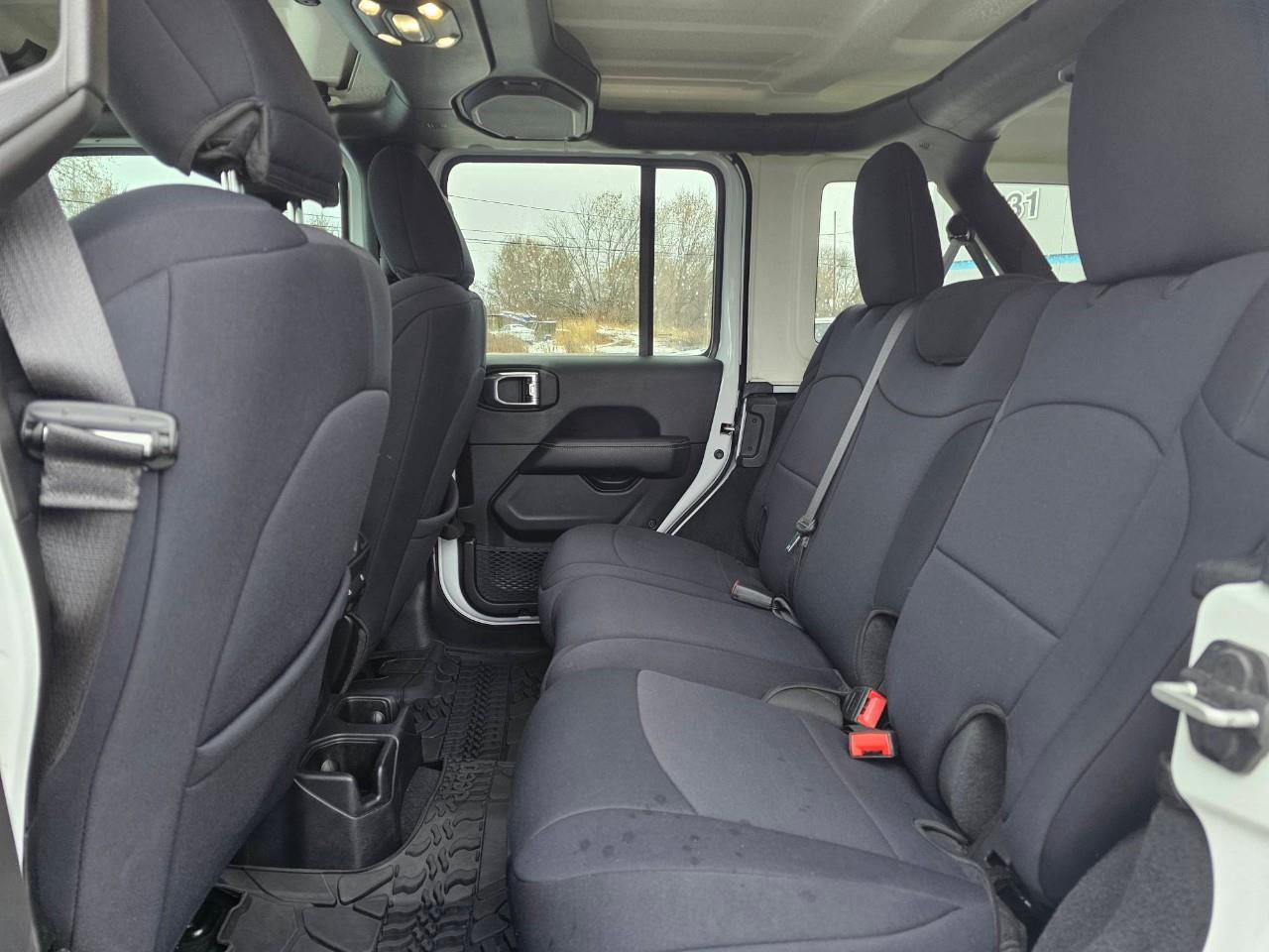 2022 Jeep WRANGLER UNLIMITED Sahara 4dr 4x4 Photo