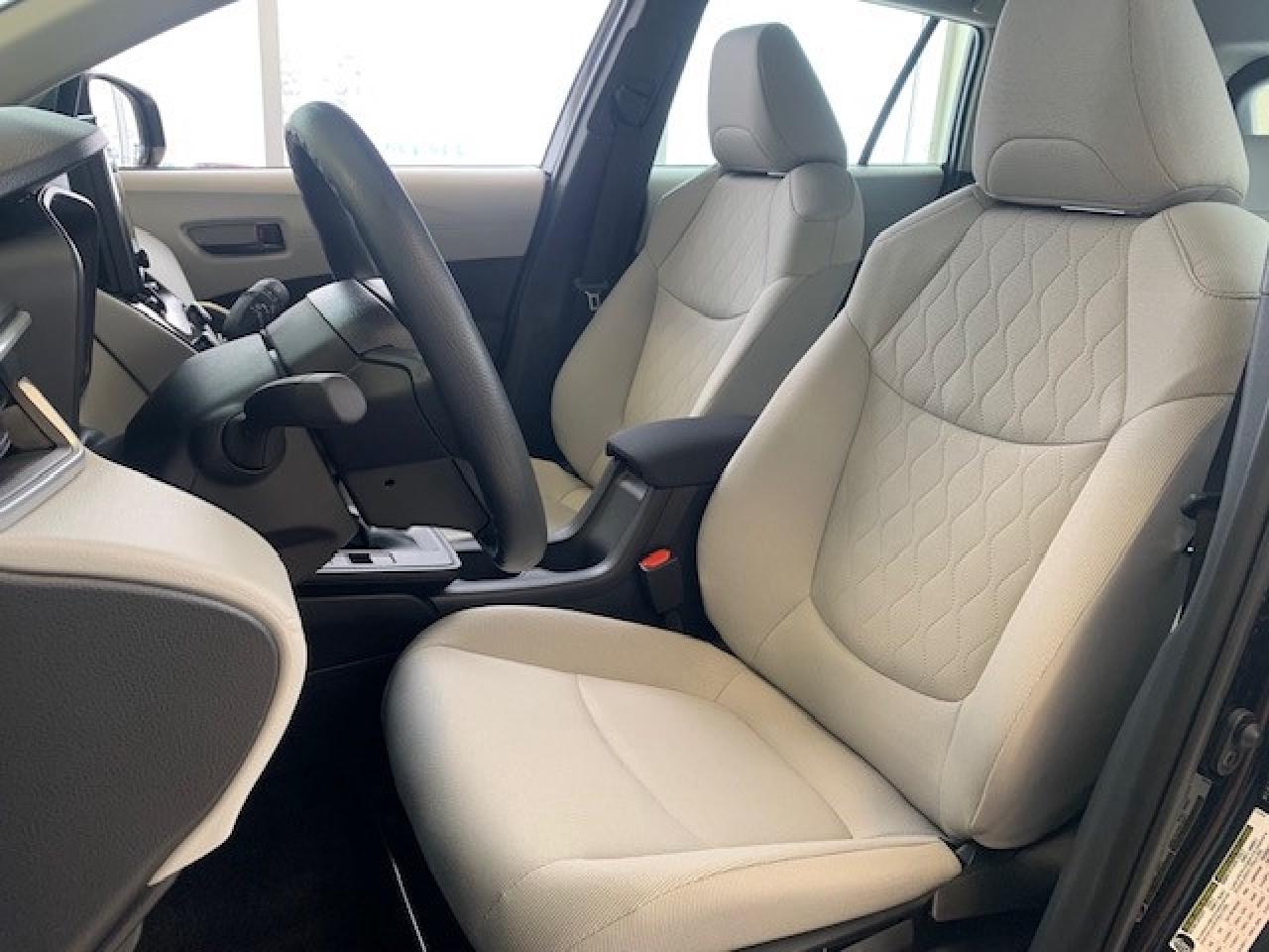 2026 Toyota Corolla Cross L 4dr All-Wheel Drive Photo2