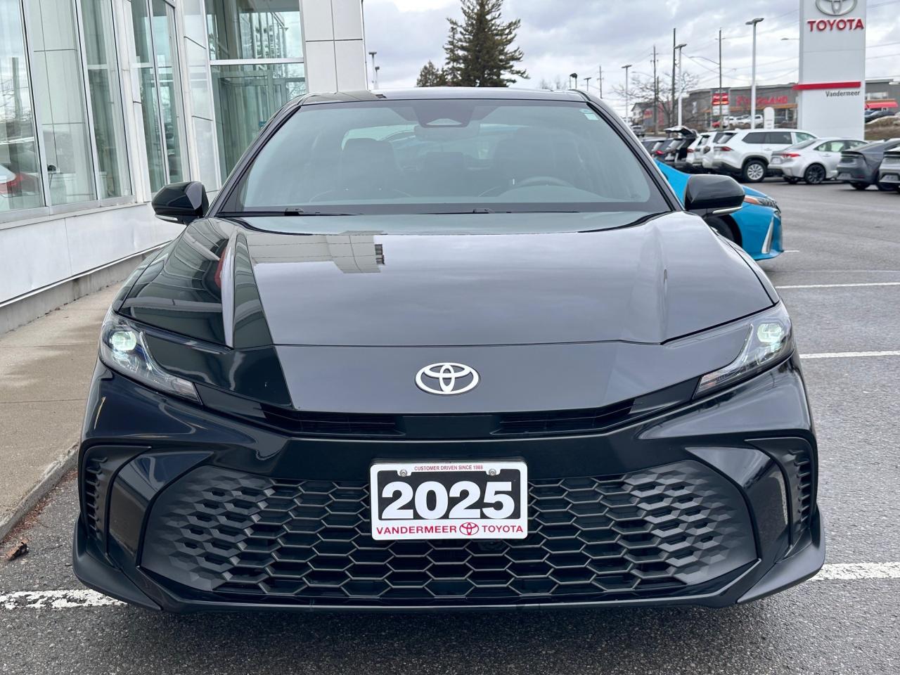 2025 Toyota Camry SE Upgrade 4dr All-Wheel Drive Sedan Photo2