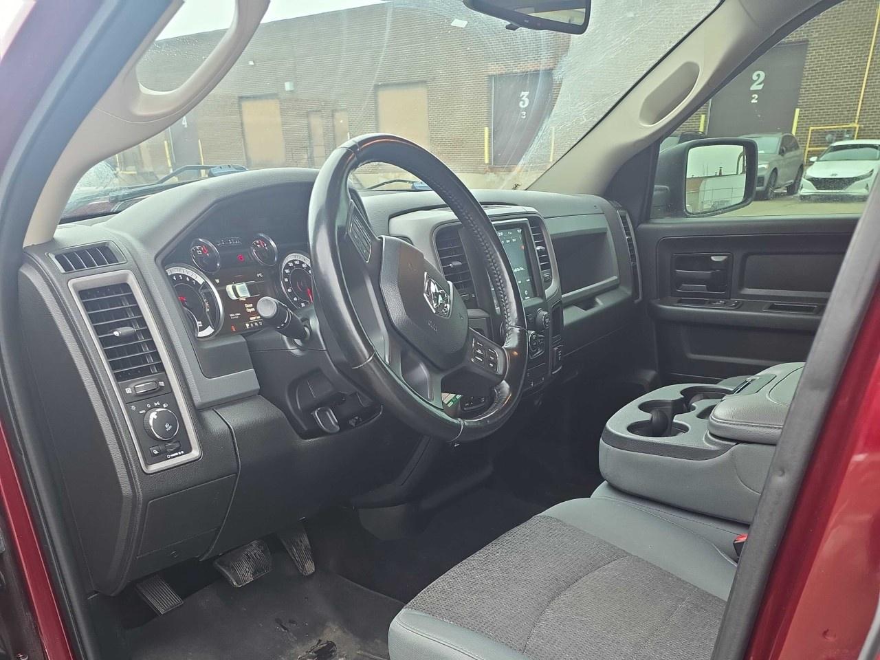 2019 RAM 1500 Classic EXPRESS 4X4 CREW CAB 5'7" BOX Photo