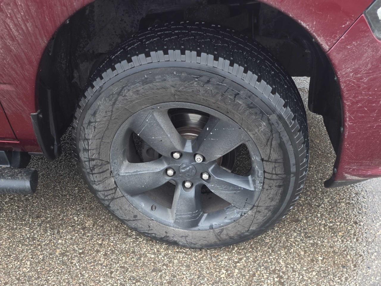 2019 RAM 1500 Classic EXPRESS 4X4 CREW CAB 5'7" BOX Photo