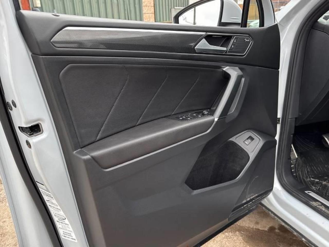 2018 Volkswagen Tiguan Highline 4dr All-wheel Drive 4MOTION Photo