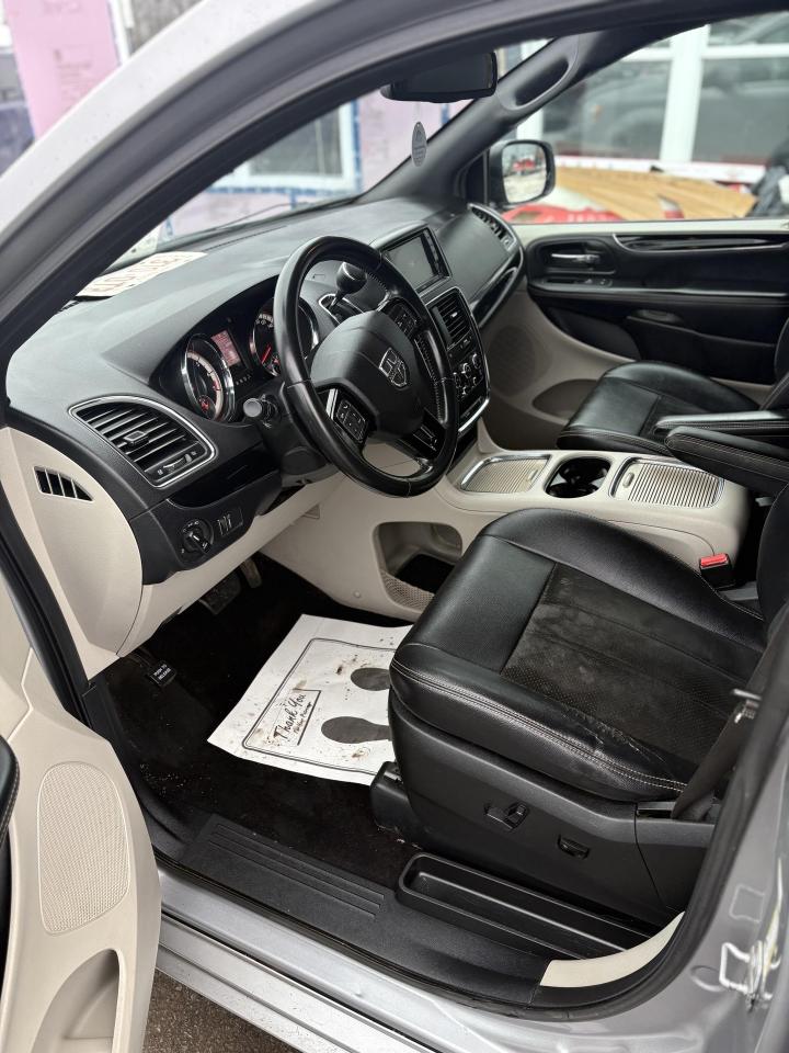2018 Dodge Grand Caravan CVP/SXT Passenger Van Photo