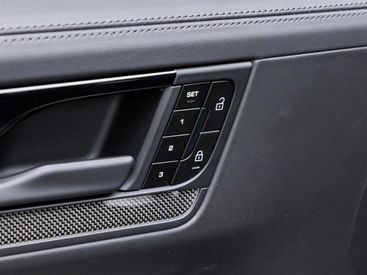 2025 Porsche Cayenne  Photo