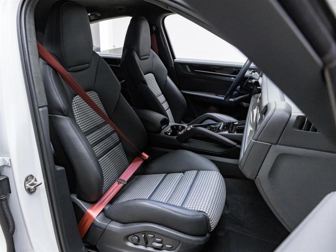 2025 Porsche Cayenne  Photo