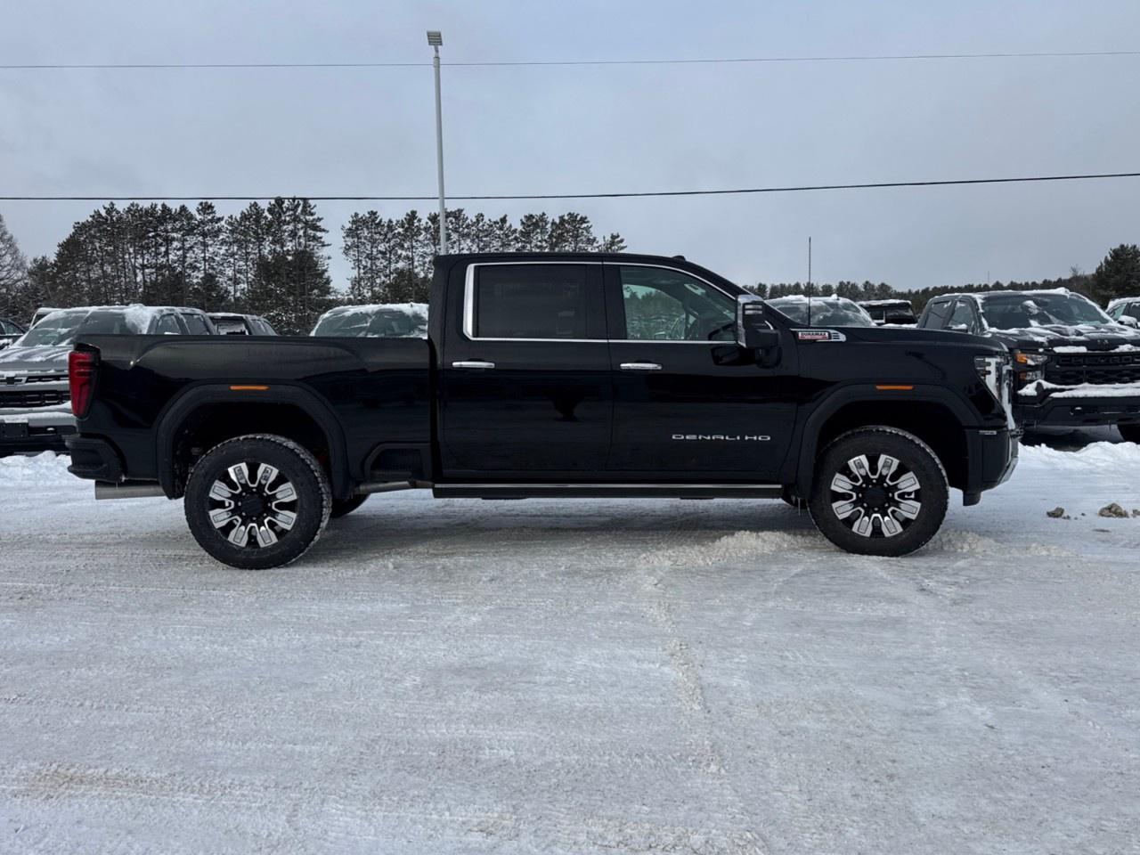 2026 GMC SIERRA 2500HD Crew Cab Standard Box 4-Wheel Drive Denali Photo