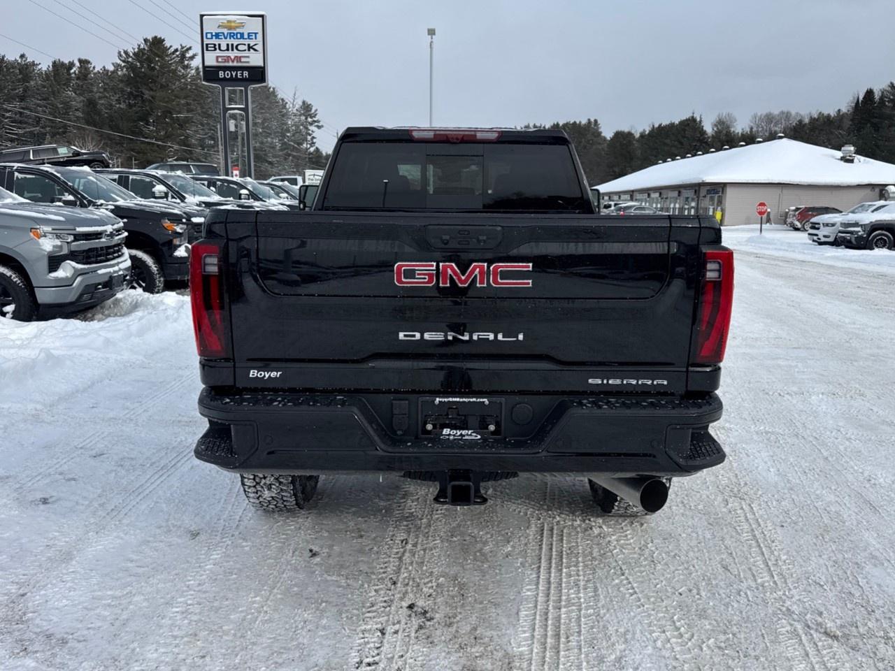 2026 GMC SIERRA 2500HD Crew Cab Standard Box 4-Wheel Drive Denali Photo