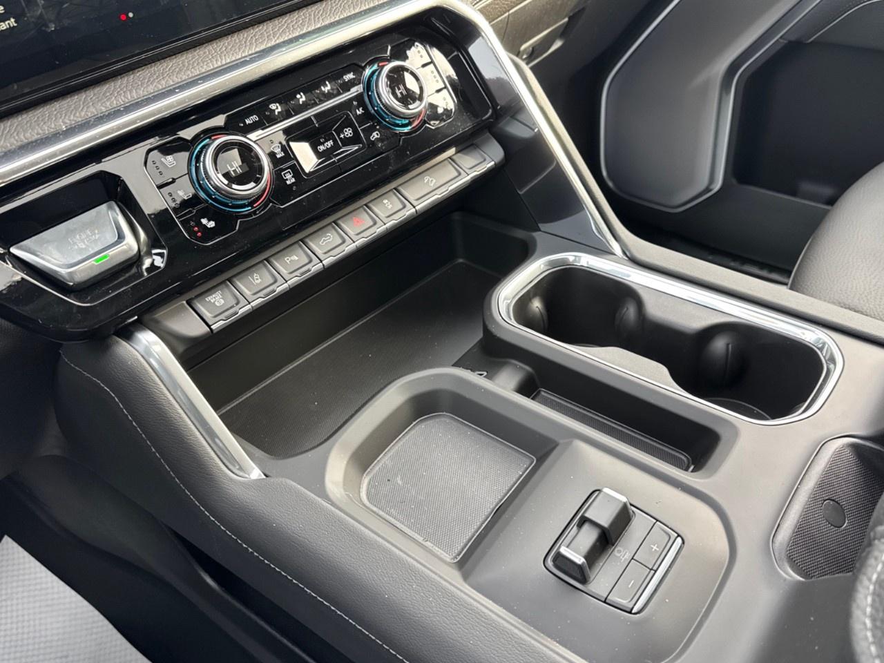 2026 GMC SIERRA 2500HD Crew Cab Standard Box 4-Wheel Drive Denali Photo