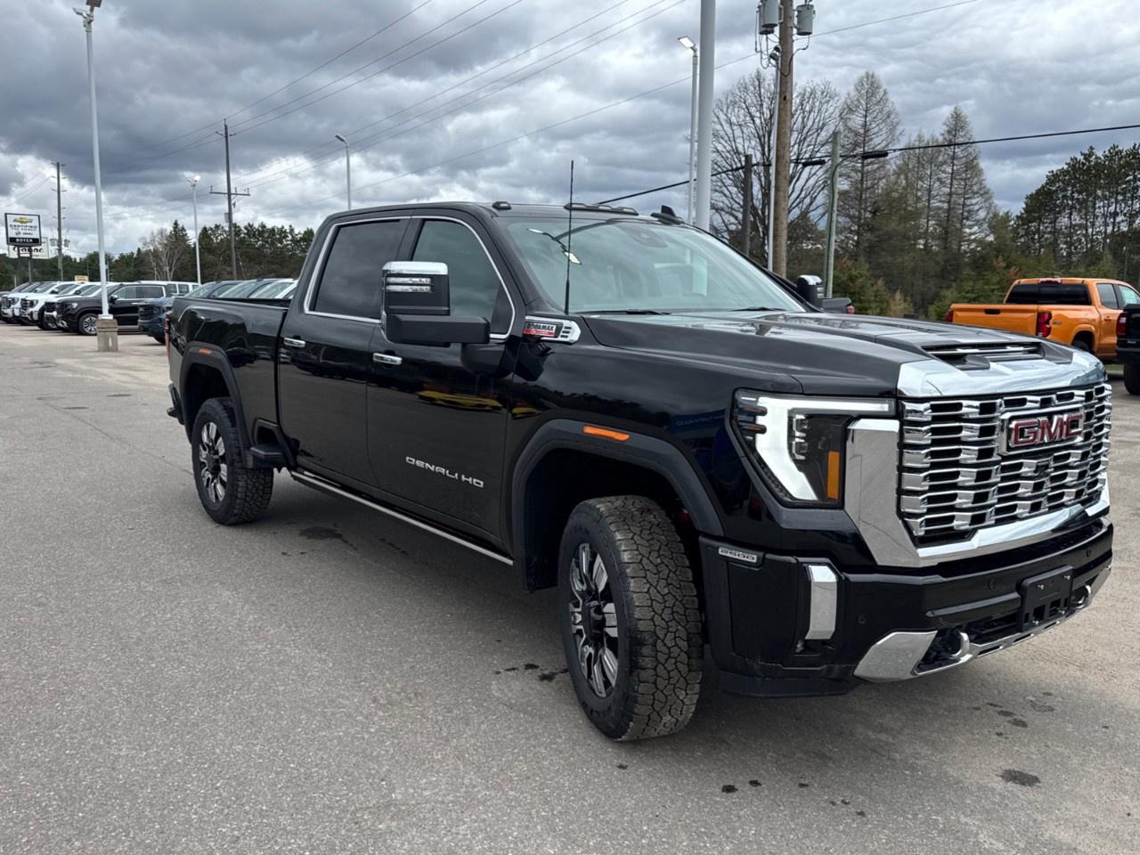 2026 GMC SIERRA 2500HD Crew Cab Standard Box 4-Wheel Drive Denali Photo2